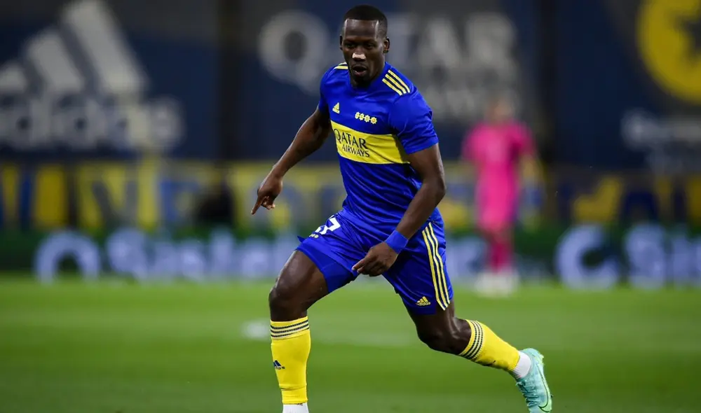 Luis Advíncula tiene contrato con el club auriazul hasta 2024. Foto: Boca Juniors