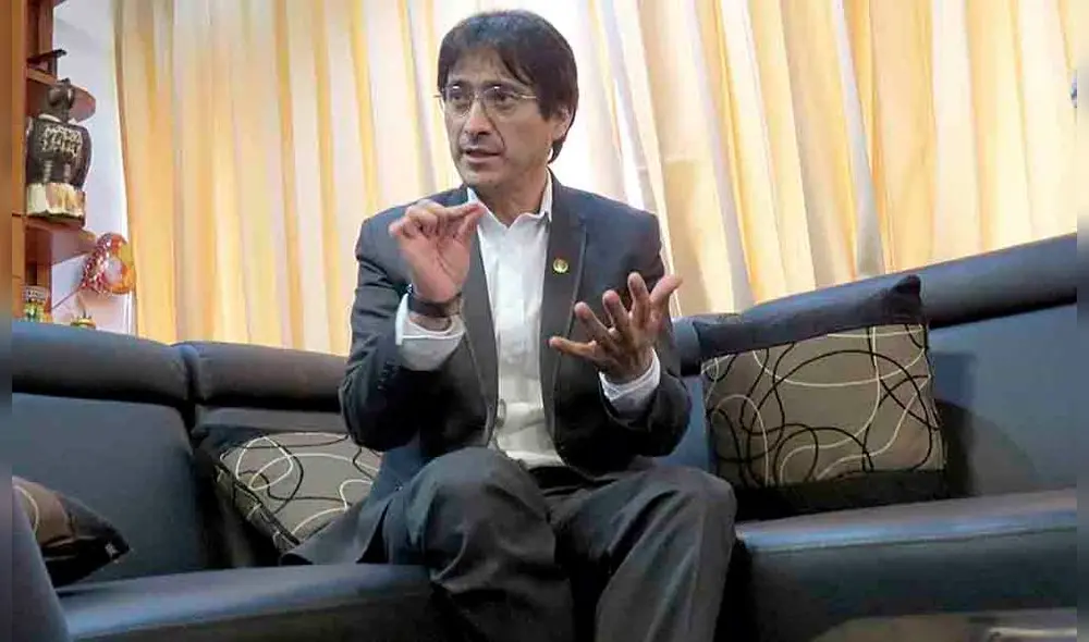 Firme. Gobernador de Cusco defiende la descentralización y pide mayor compromiso al gobierno nacional. Foto: La República Firme. Gobernador de Cusco defiende la descentralización y pide mayor compromiso al gobierno nacional. Foto: La República