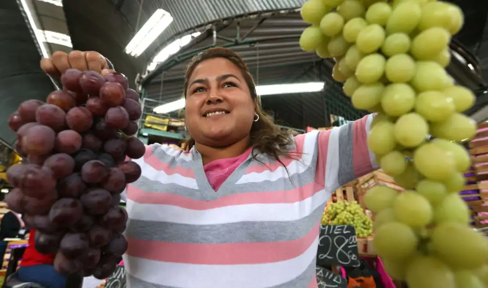La tradición de comer 12 uvas en Año Nuevo es muy antigua y el significado no ha variado tanto a lo largo del tiempo. Foto: Andina