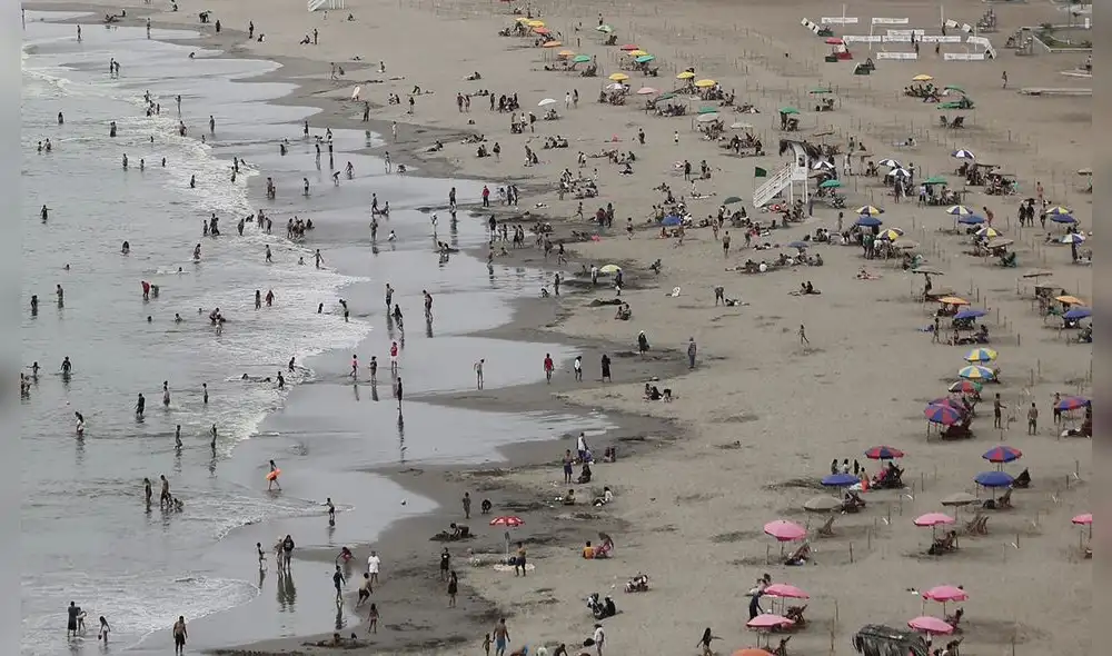 Así disfrutaron su día de playa los ciudadanos de Lima en playa Agua Dulce. Foto: Gerardo Marín / La República