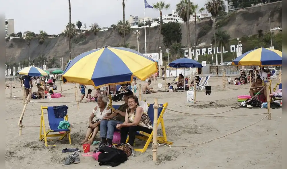 Así disfrutaron su día de playa los ciudadanos de Lima en playa Agua Dulce. Foto: Gerardo Marín / La República