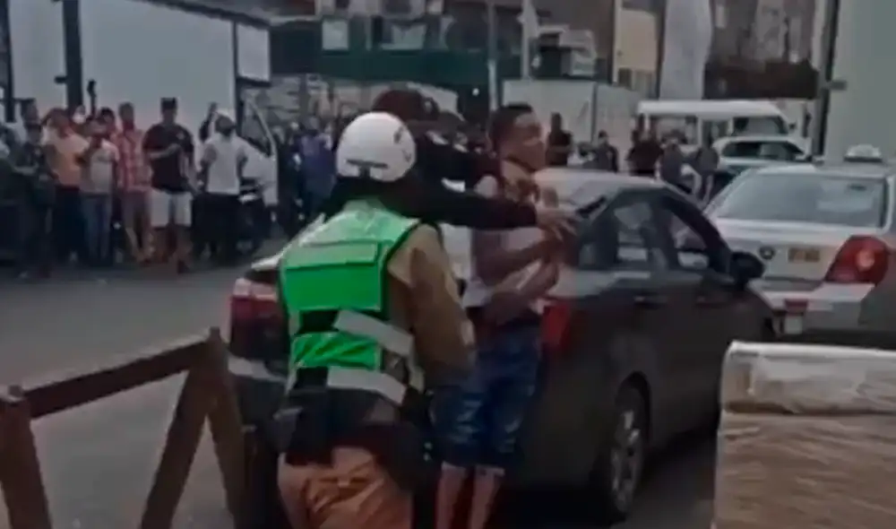 El sujeto fue herido con una bala en la pierna derecha. Fue trasladado al hospital Dos de mayo, donde está en observación. Foto: captura video difusión