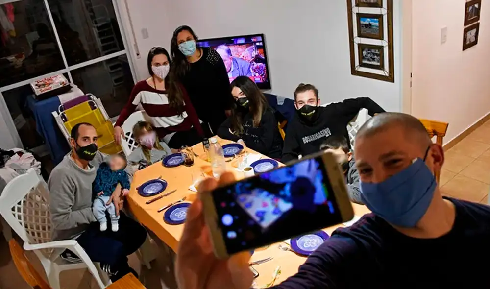 La pandemia continúa. Con la variante ómicron, las autoridades interpusieron nuevas medidas en el país. Foto: Clarín