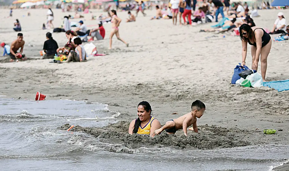 Debe haber un plan. Si bien el Minsa, los alcaldes, las FF. AA. y la PNP han decidido cerrar las playas por Año Nuevo, ¿qué pasará los otros días? El verano es largo. Foto: Gerardo Marín / La República Debe haber un plan. Si bien el Minsa, los alcaldes, las FF. AA. y la PNP han decidido cerrar las playas por Año Nuevo, ¿qué pasará los otros días? El verano es largo. Foto: Gerardo Marín / La República
