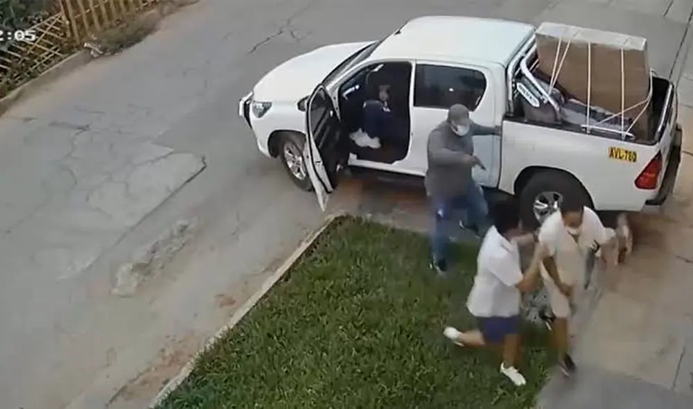 La camioneta robada fue hallada cerca a Hospital de Chocope. Foto: Facebook ValleChicama.com