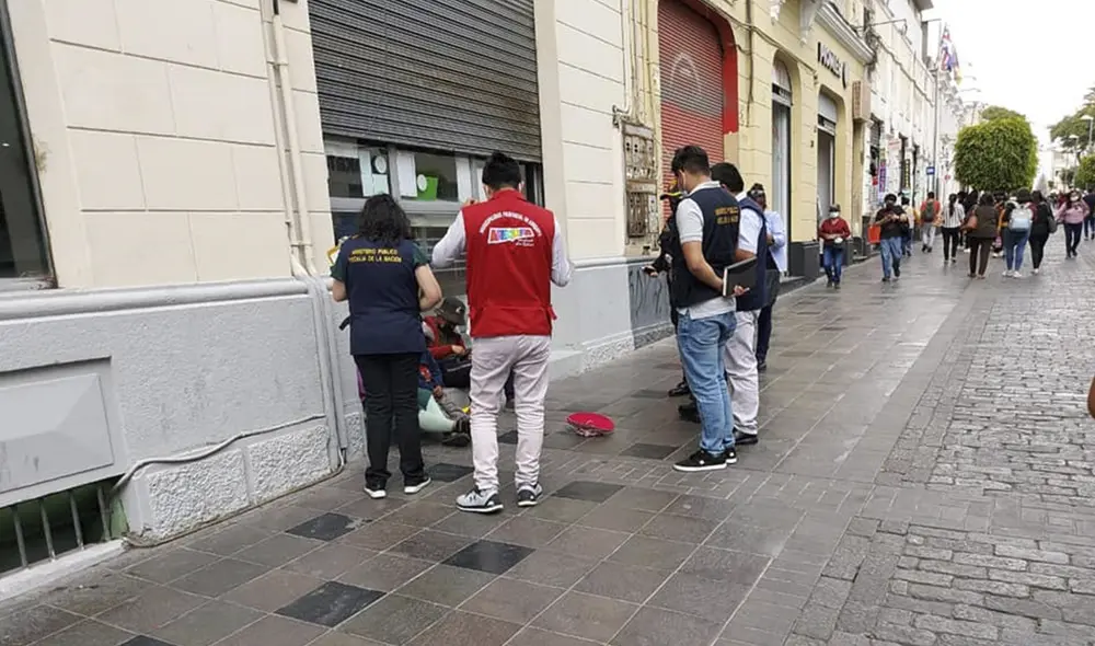 Los menores fueron intervenidos en la calle Mercaderes del centro de Arequipa. Foto: Ministerio Público Los menores fueron intervenidos en la calle Mercaderes del centro de Arequipa. Foto: Ministerio Público