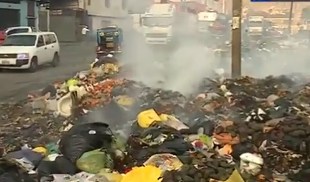 Vecinos que viven en los alrededores no pueden abrir ni sus ventanas. Foto: Canal N Vecinos que viven en los alrededores no pueden abrir ni sus ventanas. Foto: Canal N