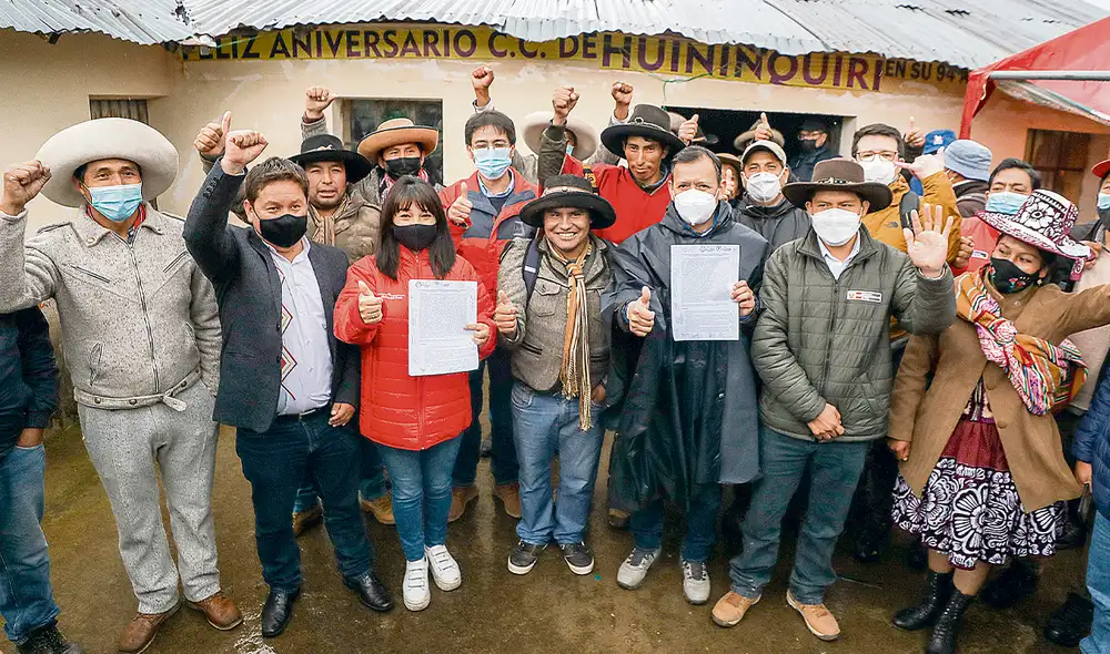 En días en los que trasciende que la primera ministra Mirtha Vásquez se va del Ejecutivo, su gestión logra apaciguar los ánimos en el corredor minero y permitir operar a Las Bambas. Foto: PCM