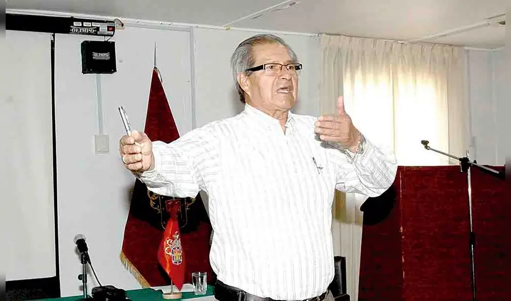Crítico. Para Martínez los consejeros están rehuyendo a la responsabilidad de debatir la adenda 13. Foto: La República