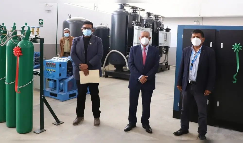 Gobernador Oscar Altamirano inaugura moderna planta de oxígeno en el Hospital Virgen de Fátima de Cahchapoyas. Foto: GOREA.