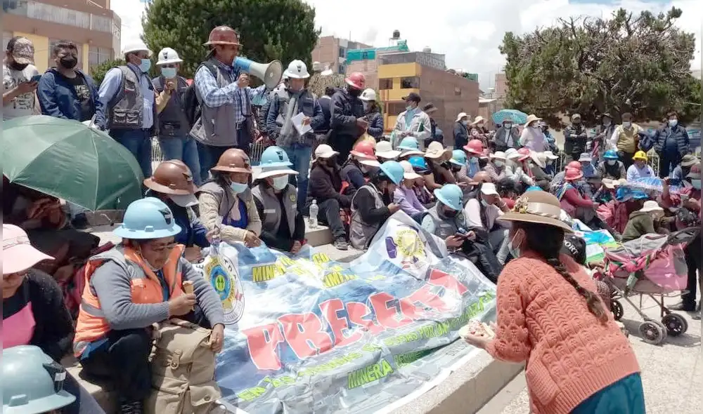 Puno. Trabajadores mineros esperan nueva norma para seguir laborando. Foto: Paúl Díaz