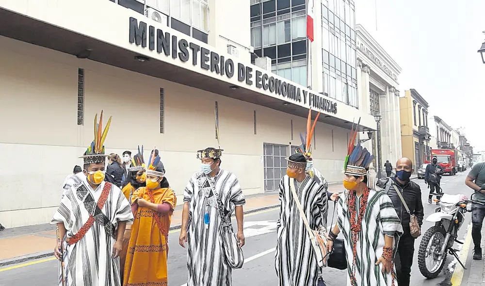 Bajo ataque. En los últimos días, desde distintos frentes, la actual gestión del Ministerio de Economía y Finanzas ha sido cuestionada hasta en lo más mínimo. Foto: Virgilio Grajeda / La República