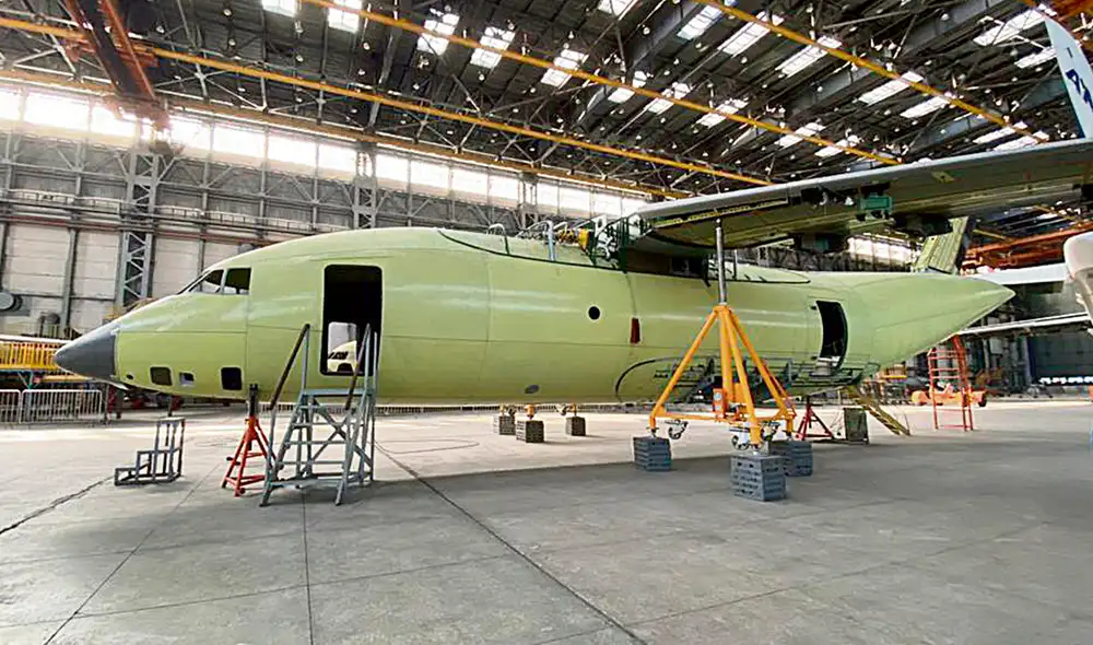 Atraso. En octubre de este año una comisión PNP constató que, por falta de pago, la fábrica del Antonov solo avanzó un 30%. Foto: difusión Atraso. En octubre de este año una comisión PNP constató que, por falta de pago, la fábrica del Antonov solo avanzó un 30%. Foto: difusión