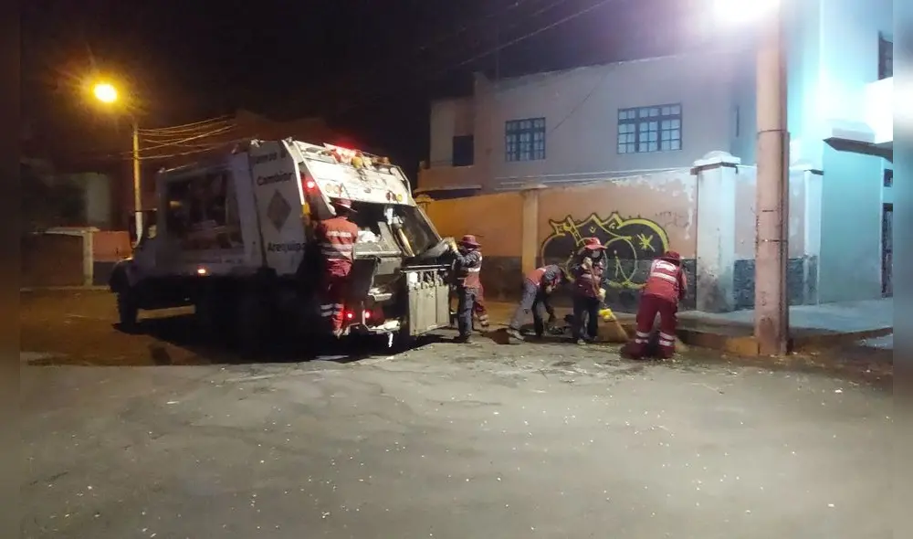 Personal realizó el barrido y desinfección de pistas y veredas. Foto: Municipalidad de Arequipa