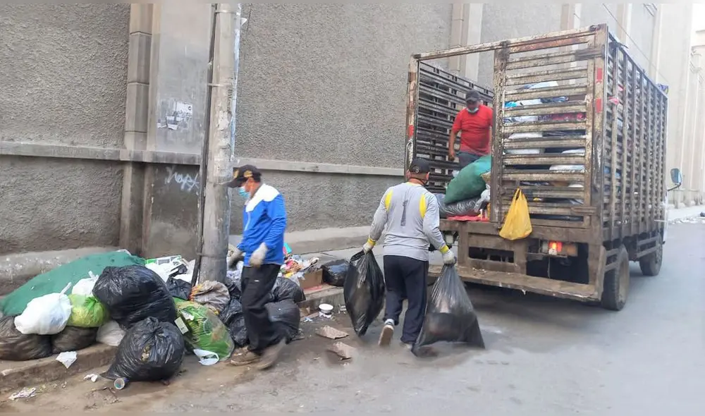 Se destacó la labor de personal edil en el recojo de residuos sólidos. Foto: MPCh Se destacó la labor de personal edil en el recojo de residuos sólidos. Foto: MPCh