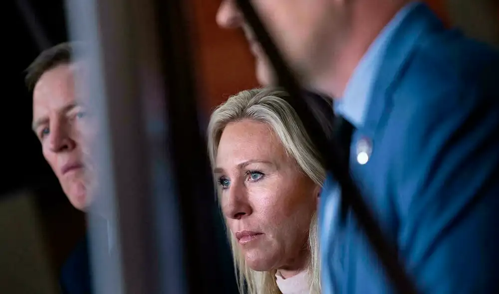 La congresista Marjorie Taylor Greene es una ferviente seguidora del expresidente Donald Trump y sus falsas teorías de que la elección de 2020 le fue robada. Foto: AFP La congresista Marjorie Taylor Greene es una ferviente seguidora del expresidente Donald Trump y sus falsas teorías de que la elección de 2020 le fue robada. Foto: AFP