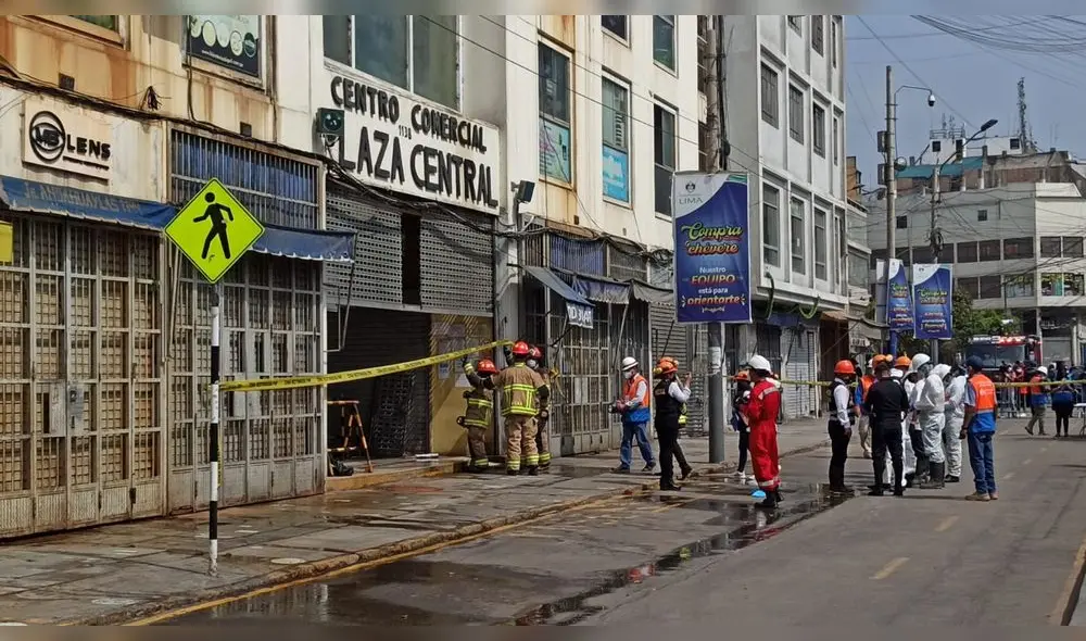 Galería Plaza Central tenía almacén clandestino en el último piso. Foto:  Jessica Merino/ URPI-LR