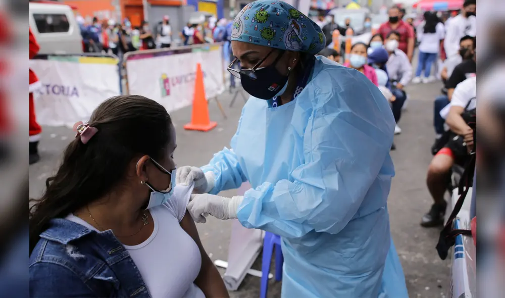 Son 49 millones de peruanos quienes han recibido las dos dosis de vacunación contra la COVID-19. Foto: John Reyes Mejia/ La República Son 49 millones de peruanos quienes han recibido las dos dosis de vacunación contra la COVID-19. Foto: John Reyes Mejia/ La República