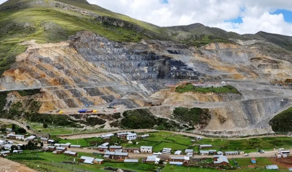 Chávez señaló que desde el Gobierno se impulsa un enfoque social para los proyectos y operaciones mineras. Foto: Andina