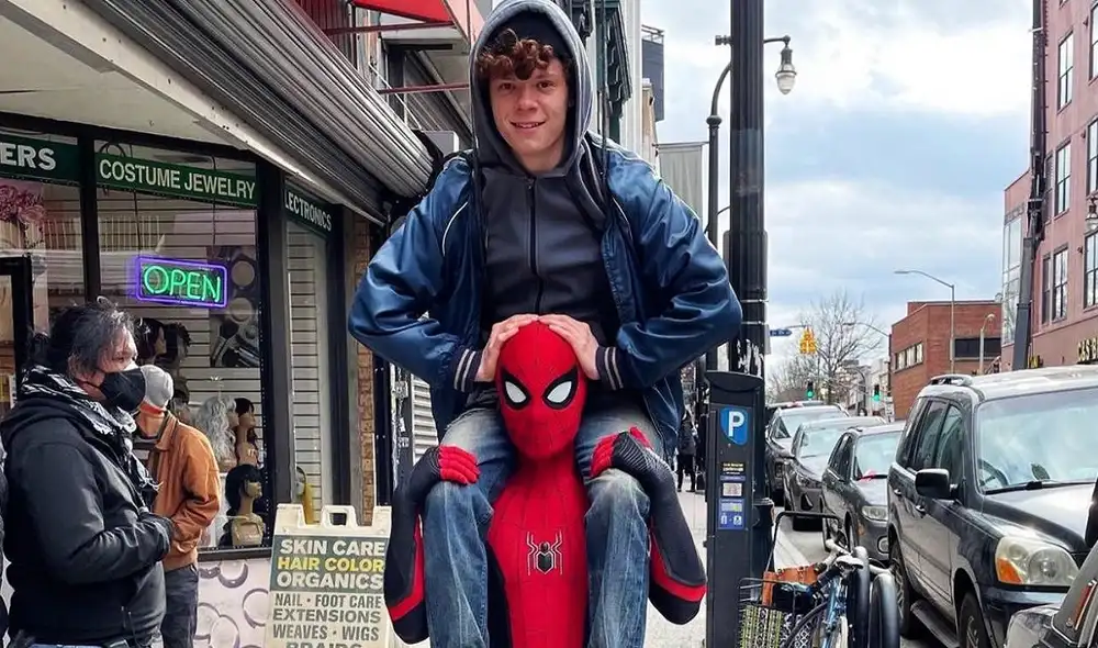 El cameo de Harry Holland en Spiderman: no way home fue por pedido de su hermano Tom. Foto: Sensacine El cameo de Harry Holland en Spiderman: no way home fue por pedido de su hermano Tom. Foto: Sensacine