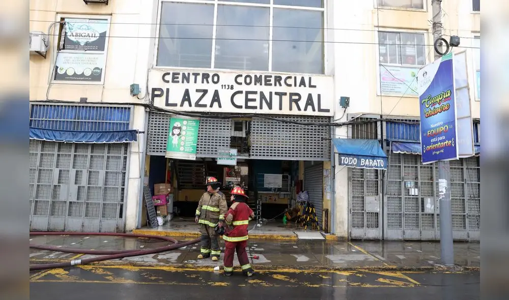 Galería Plaza Central no contaba con permiso de almacenamiento ni para levantar más pisos en drywall. Foto: Andina