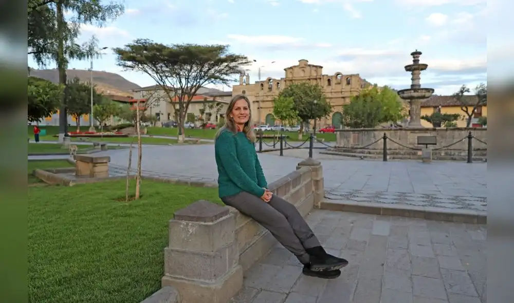 La ciudad de Cajamarca inició sus celebraciones este lunes con el tradicional paseo de la bandera del Perú y de Cajamarca por las principales calles de la ciudad. Foto: Twitter de María del Carmen Alva.
