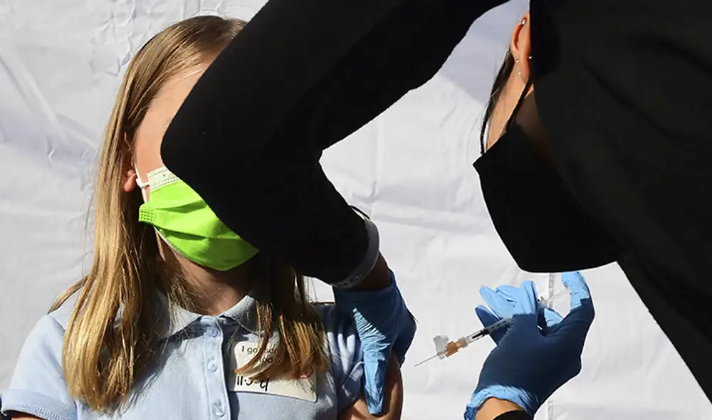 La FDA autorizó una dosis de refuerzo de la vacuna de Pfizer-BioNtech para niños inmunodeprimidos de entre 5 y 11 años. Foto: AFP La FDA autorizó una dosis de refuerzo de la vacuna de Pfizer-BioNtech para niños inmunodeprimidos de entre 5 y 11 años. Foto: AFP