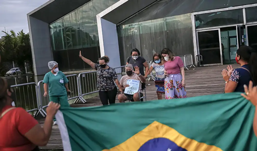 La primera persona detectada con flurona en Brasil es un adolescente de 16 años. Foto: AFP/referencial