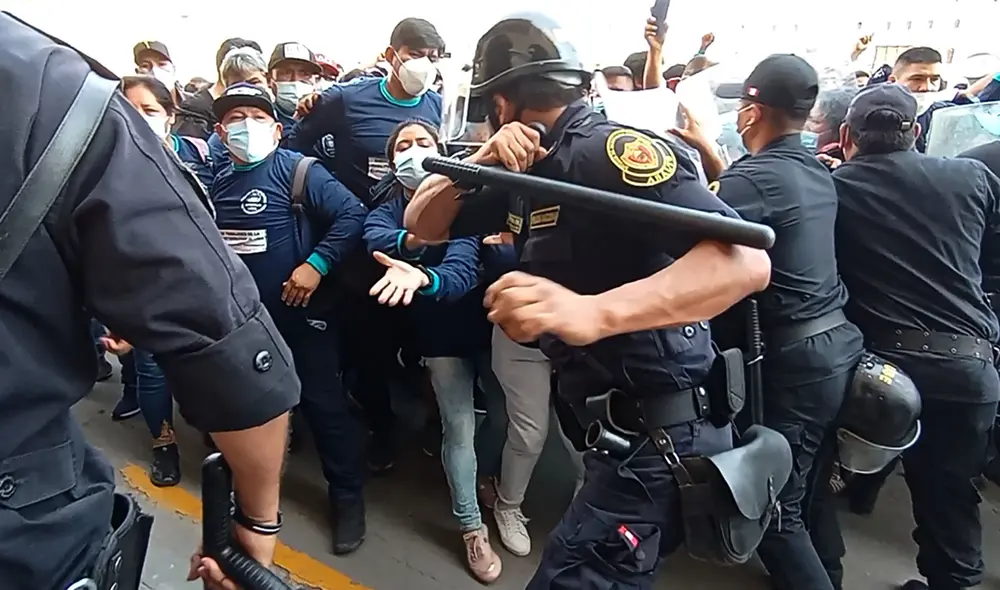 Manifestación se llevó a cabo la tarde de este lunes. Foto: Plataforma sindical