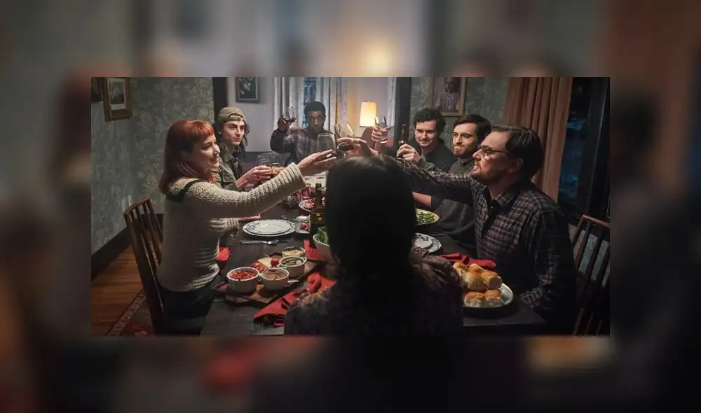 El Dr. Randall Mindy y Kate junto a sus amigos compartiendo antes que el cometa llegue a la Tierra. Foto: Netflix