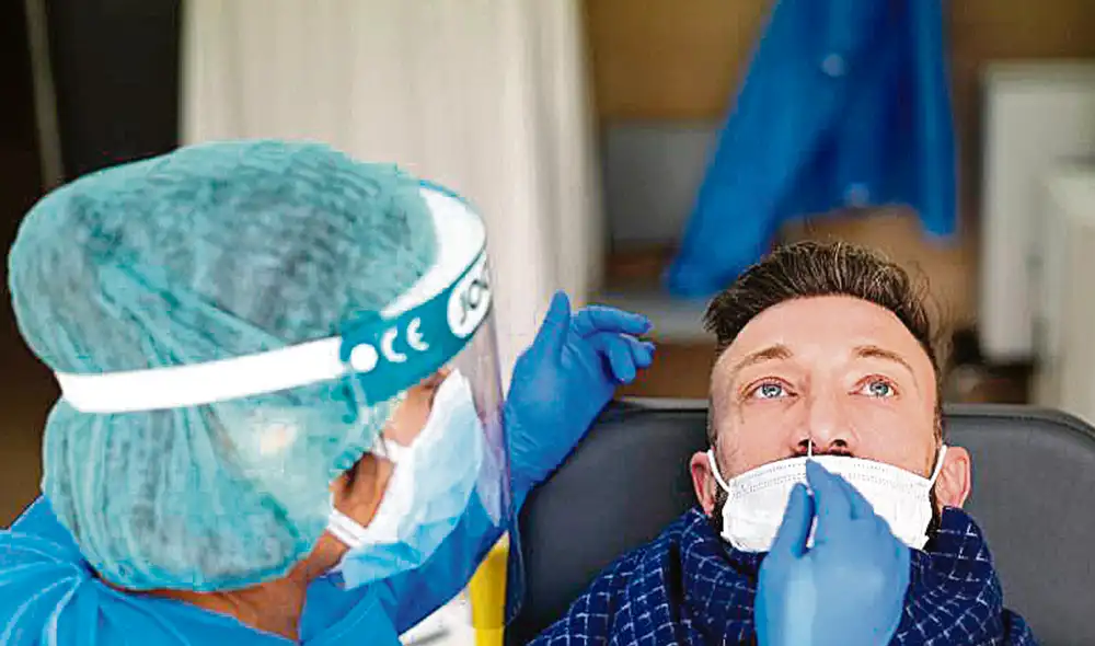 Médico español también señala que flurona no tiene porque ser "necesariamente" más grave. Foto: EFE