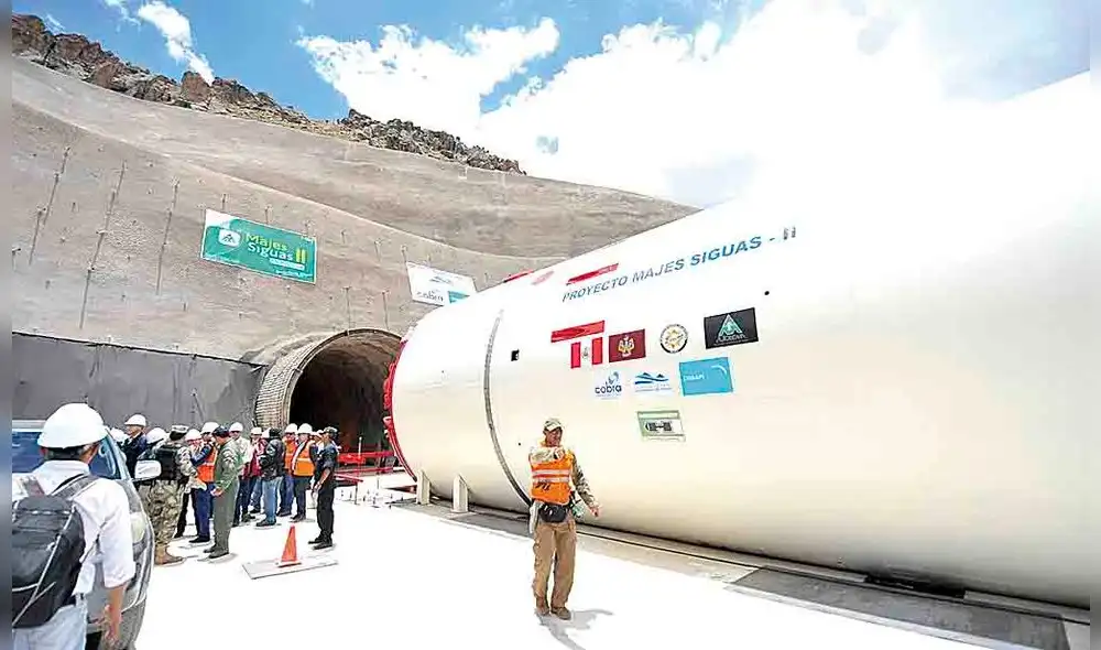 Parada. Desde hace años proyecto Majes SIguas II esta parado por no aprobación de adenda 13. Tuneleadora está frenada.