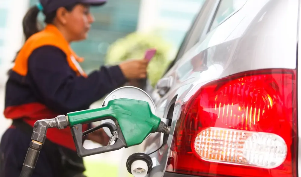 El galón de Diesel B5 0 - 2500 ppm se elevó en S/0,15. Foto: Andina. El galón de Diesel B5 0 - 2500 ppm se elevó en S/0,15. Foto: Andina.