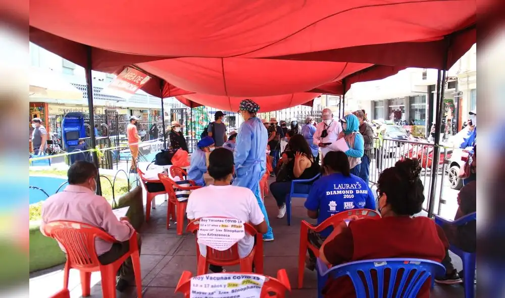 Campaña de vacunación continuará frente al mercado San Camilo. Foto: Zintia Fernández/La República Campaña de vacunación continuará frente al mercado San Camilo. Foto: Zintia Fernández/La República