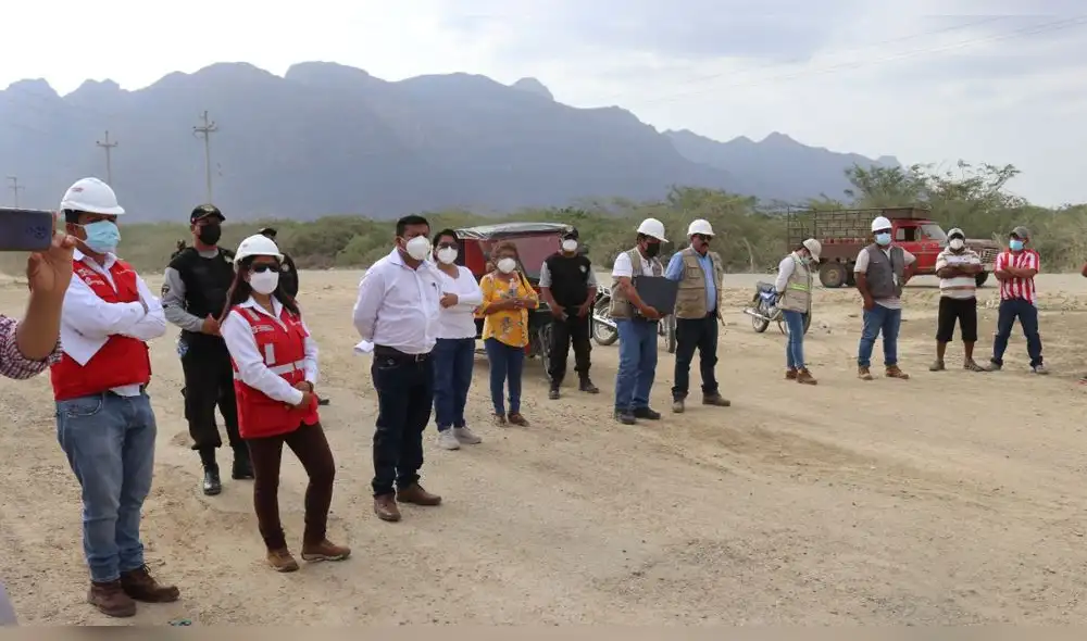 Entregan terreno para el asfaltado de la vía al Valle Viejo de Olmos en Lambayeque. Foto: Arcc Entregan terreno para el asfaltado de la vía al Valle Viejo de Olmos en Lambayeque. Foto: Arcc