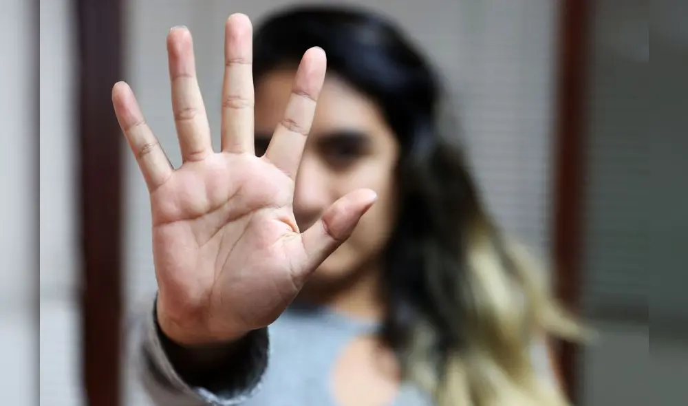 Mujer pide apoyo a las autoridades para ver a su hijo. Foto: Andina