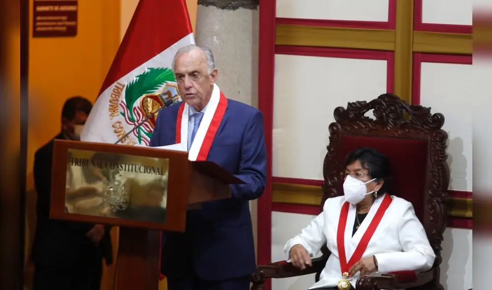 Juramentación de Ferrero Costa como nuevo presidente del Tribunal Constitucional (TC). Foto: Carlos Felix / La República Juramentación de Ferrero Costa como nuevo presidente del Tribunal Constitucional (TC). Foto: Carlos Felix / La República