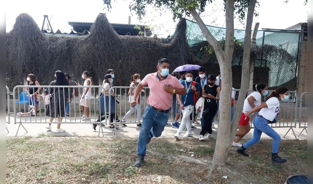 Usuarios acudieron masivamente a realizarse pruebas contra la COVID-19. Foto: Carlos Félix / La Republica