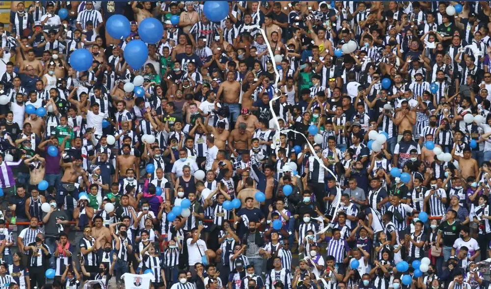 Solo los partidos de la selección y final de la Liga 1 contó con aforo en los estadios durante el 2021. Foto: GLR