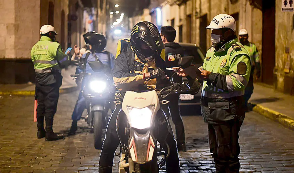 Control. El toque de queda en las provincias con nivel de alerta alto será de 11 p.m. a 4 a.m. Foto: difusión