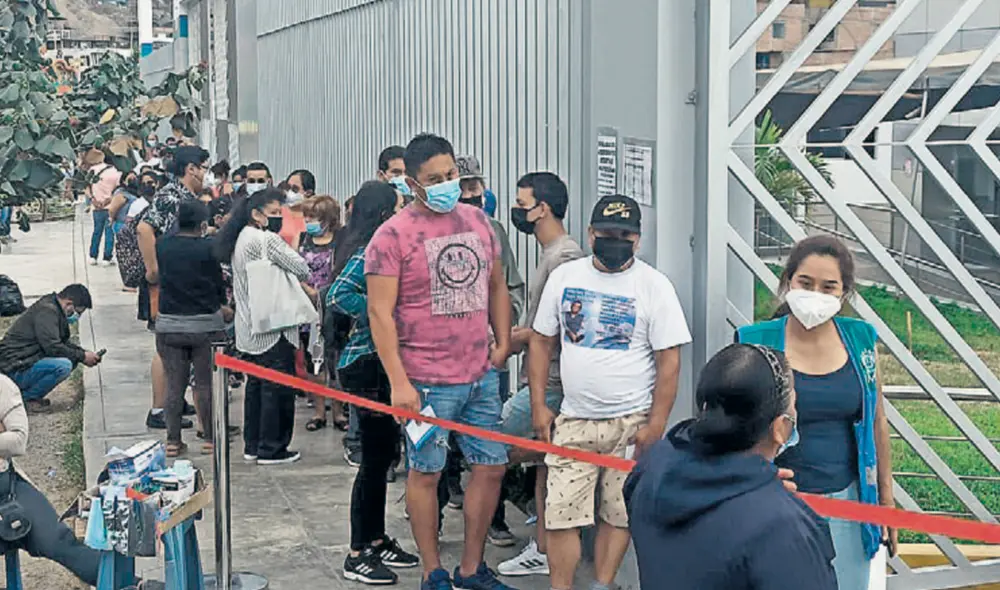 Demanda. Hubo colas, desinformación y pocas pruebas en los centros de atención del Minsa. Foto: URPI - GLR