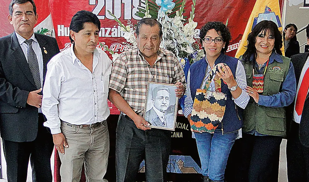 Defensa del patrimonio. Autoridadades locales con Anabel Dongo (derecha) de Gades. Foto: difusión