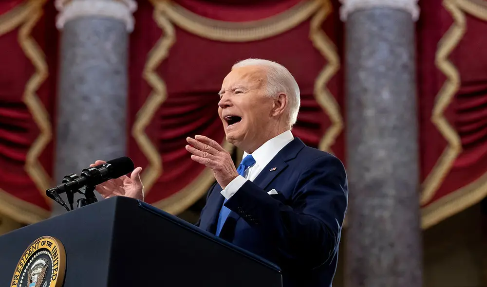 Joe Biden fustigó a Donald Trump, sin mencionarlo, a un año del asalto al Capitolio de Estados Unidos. Foto: EFE