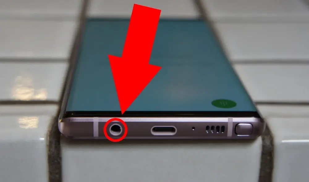 La eliminación del puerto para auriculares en los teléfonos de gama alta respondería a una estrategia de marketing. Foto: captura TechRadar