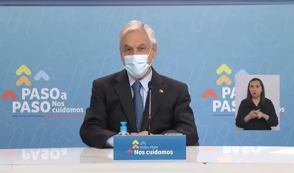 "Queremos anunciar que desde el próximo 10 de enero vamos a iniciar un nuevo proceso de vacunación con una cuarta dosis", dijo en conferencia Piñera. Foto: Twitter/Ministerio de Salud Chile