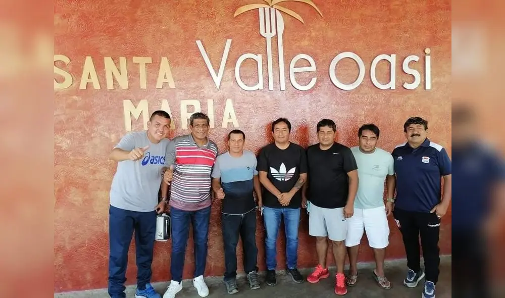 'Pepe' Soto junto a Pablo Pérez y la dirigencia de Sport Chavelines. Foto: Facebook 'Pepe' Soto junto a Pablo Pérez y la dirigencia de Sport Chavelines. Foto: Facebook