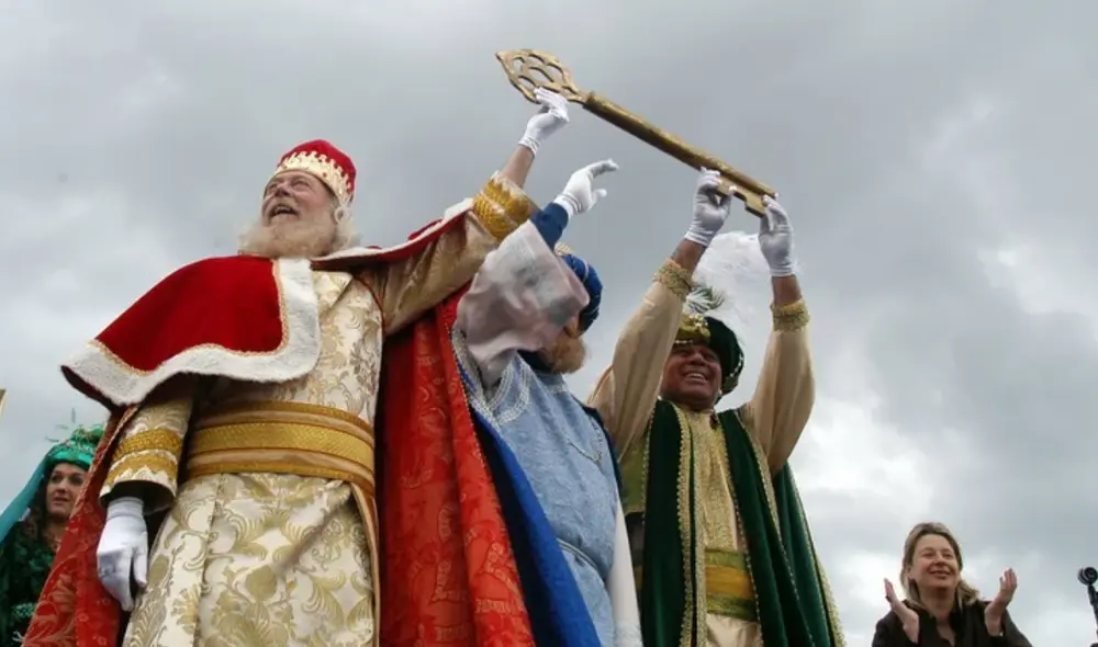 En el Día de los Reyes Magos algunos países acostumbran dar regalos a los niños. Foto: EFE