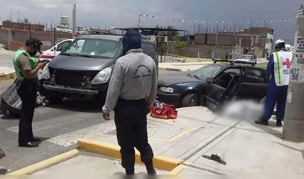 Hasta el lugar del accidente, llegaron miembros de la Policía, Serenazgo y Cruz Roja. Foto: PNP