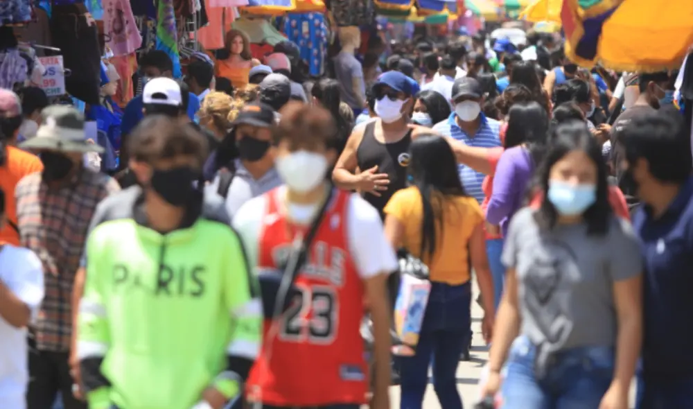 La llegada de la variante ómicron al Perú coincidió con las fiestas de fin de año; ello aceleró los contagios. Foto: Clinton Medina/La República