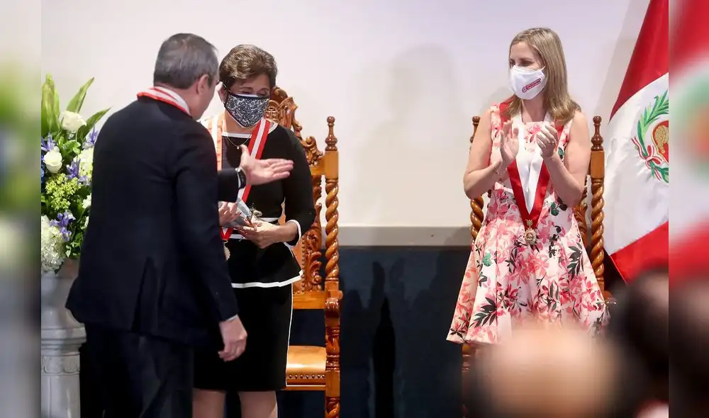 María del Carmen Alva estuvo presente durante la ceremonia de juramentación del nuevo presidente del JNJ.